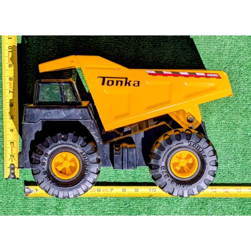 2012 Hasbro Tonka Toy Construction Dump Truck #26670 Heavy Duty Steel Bed EUC